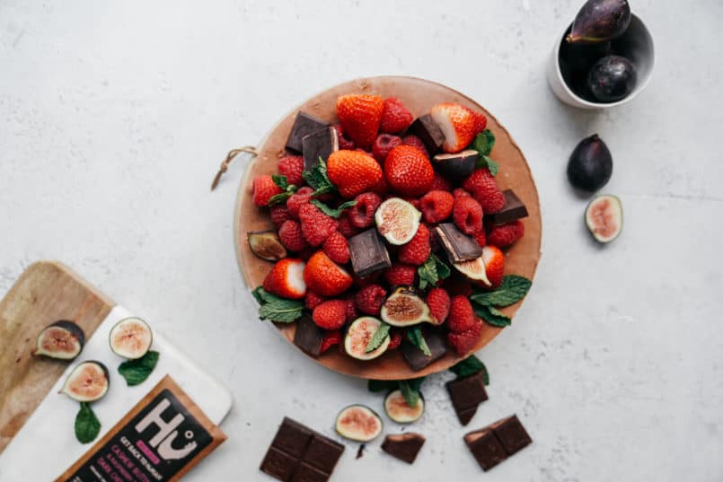 Let me introduce you to your new favourite, super easy, guilt free, VEGAN dessert! This vegan cashew chocolate mousse cake is made with Hu Chocolate.