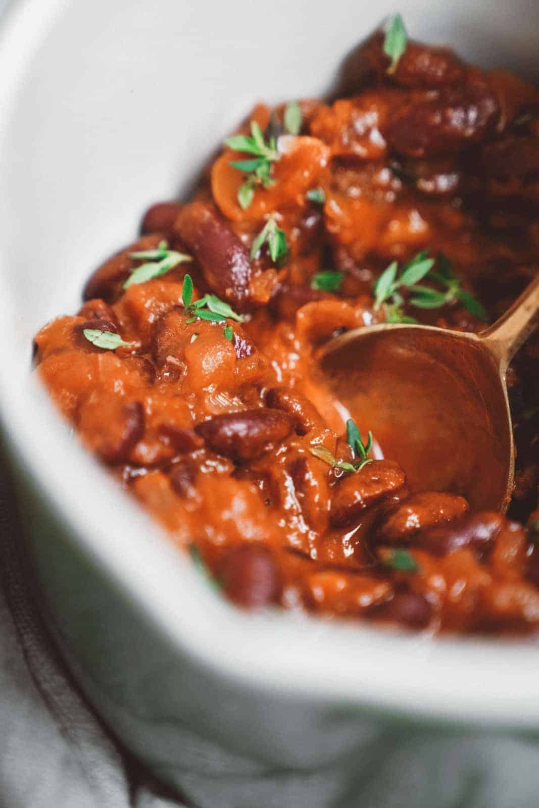 These one pot plant based baked beans are the perfect addition to any BBQ & are super quick & easy.